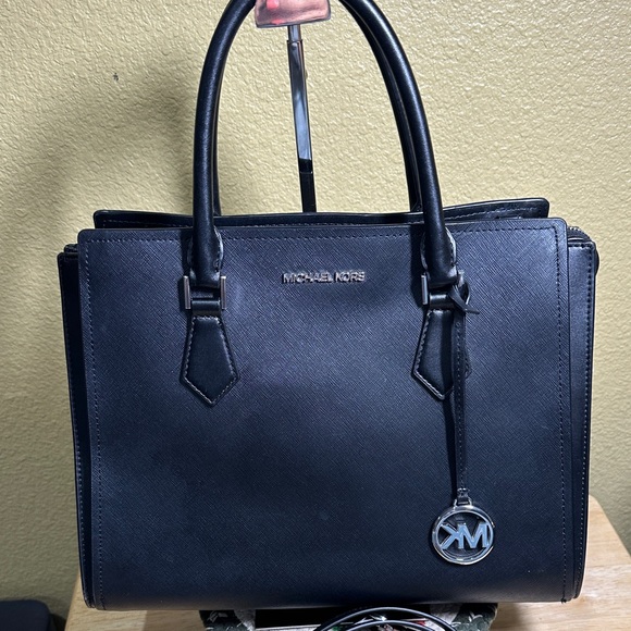MICHAEL KORS Charlotte Ciara Large Zip Tote - Picture 1 of 7
